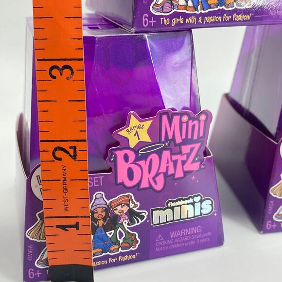 Lot of 4 MINI BRATZ SERIES 1 Mystery Boxes FLASHBACK Minis NEW Sealed Toys - Picture 9 of 14